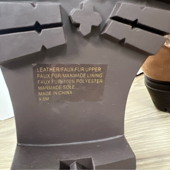 Ann Taylor Lugsole Shearling Chelsea Bootie Camel Women’s Size 9.5 NWOB $128 - Picture 7 of 7